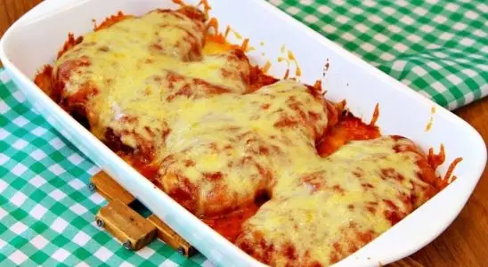 Veja como fazer frango à parmegiana de restaurante que não encharca de óleo 3 frango à parmegiana