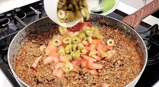 Como fazer lasanha simples na frigideira bem molhadinha e suculenta para seu almoço 1 lasanha simples na frigideira