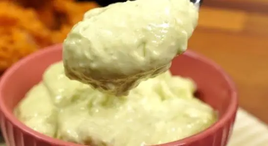 Como preparar maionese verde caseira que não precisa de ovo e fica deliciosa 1 maionese verde caseira