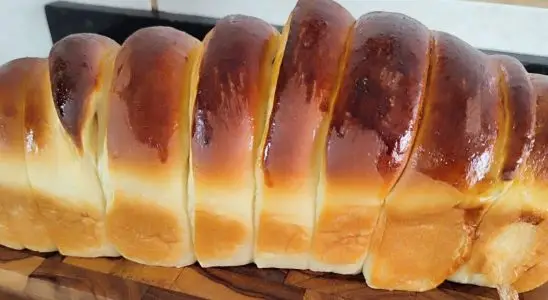 Pão caseiro fofinho e macio que já sai fatiado do forno para o café da manhã ou da tarde 4 pão caseiro fofinho