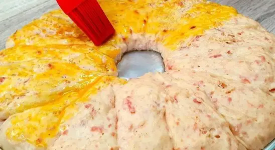 Pão de massa mole diferente e delicioso para o café da manhã ou lanche da tarde 1 pão de massa mole