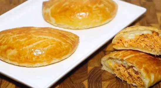 Pastel assado com massa feita com guaraná que fica espetacular 1 pastel assado