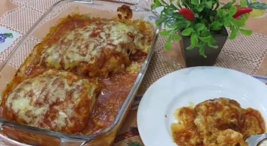 Peito de frango recheado e mega suculento para o almoço de domingo na sua casa 2 peito de frango recheado