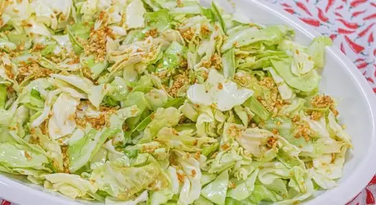 Antes de aprender a fazer esse repolho rasgado ao alho e óleo eu só comia em restaurante 4 repolho rasgado ao alho e óleo