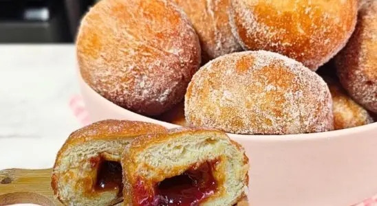 Sonho de goiabada irresistível e macio: o preparo é bem fácil e todo mundo pede mais um 1 sonho de goiabada