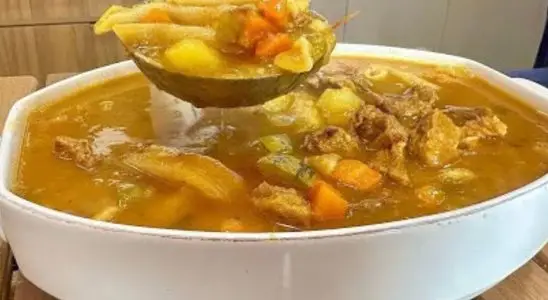 Que tal uma sopa de carne super saborosa para esquentar o frozinho na hora do jantar 1 sopa de carne
