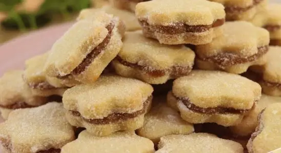 Biscoito casadinho de doce de leite que derrete na boca e rende bastante 4 biscoito casadinho de doce de leite