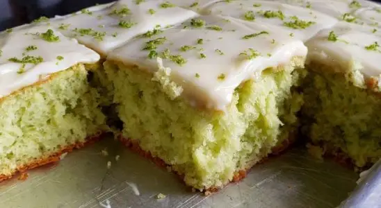 Bolo de limão com cobertura simples de fazer com massa verdinha que fica um espetáculo 2 bolo de limão com cobertura
