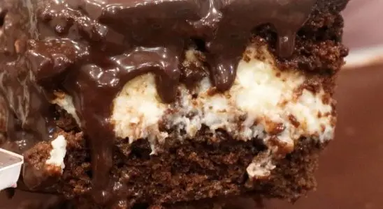 Bolo prestígio bem chocolatudo para matar a vontade de um doce caseiro no lanche ou sobremesa 1 bolo prestígio