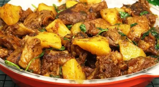 Receita de costela na panela de pressão: super suculenta e desmanchando e soltando do osso 3 costela na panela de pressão