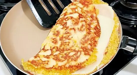 Cuscuz de frigideira muito fácil que cabe em qualquer refeição do seu dia 3 cuscuz de frigideira
