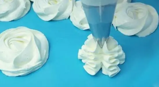 Glacê de leite ninho com apenas 4 ingredientes com consistência firme e cremosa 1 glacê de leite ninho