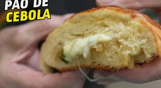 Pão de cebola recheado que fica leve, saboroso e é perfeito pra lanche ou café da manhã 1 pão de cebola recheado
