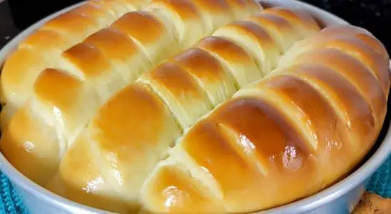 Pão de leite caseiro super macio, rende bastante e combina com seu café da manhã 1 pão de leite