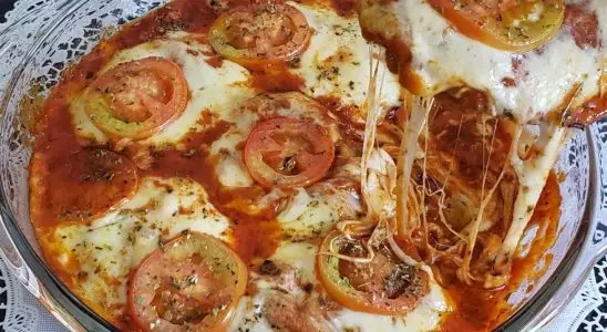 Parmegiana de hambúrguer feita no forno, diferente e deliciosa pra variar no almoço 1 parmegiana de hamburguer