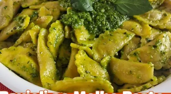 Ravioli ao molho pesto super fácil de fazer e com sabor incrível 2 ravioli ao molho pesto