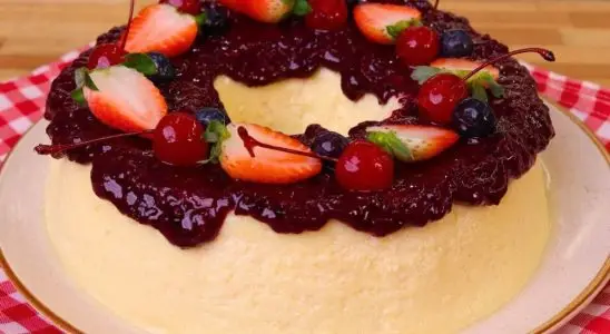 Pudim de ricota com frutas vermelhas super cremoso, levinho e suave para domingo 1 PUDIM DE RICOTA COM FRUTAS VERMELHAS