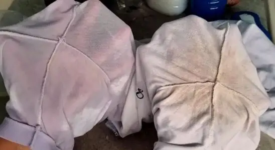 Como tirar mancha de desodorante da roupa e eliminar o cheiro de suor facilmente 1 como tirar mancha de desodorante da roupa