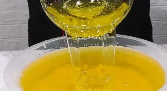 Detergente caseiro potente com óleo usado, rende até 5 litros e muito fácil de fazer 3 detergente caseiro