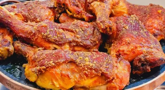 Frango assado na maionese macio suculento e muito simples de preparar 1 frango assado na maionese