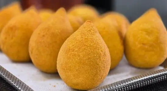 Massa de coxinha perfeita douradinha por fora e cremosa por dentro 2 massa de coxinha