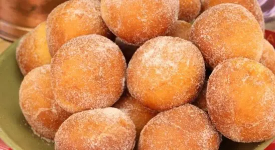 Mini sonho recheado fofinho e irresistível: fica uma delícia e rende bastante 4 mini sonho recheado