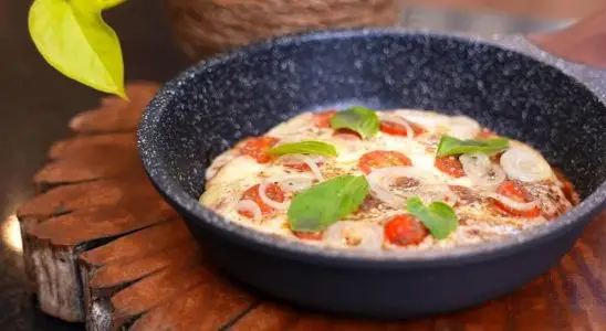 Pizza de frigideira fit rápida e leve para matar a vontade sem sair da dieta 2 pizza de frigideira fit