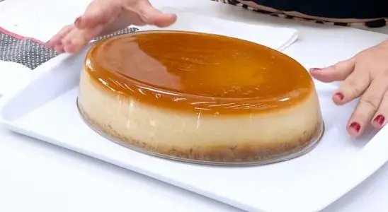 Pudim de pão cremoso feito no refratário de vidro simples de fazer e fica delicioso 2 pudim de pão