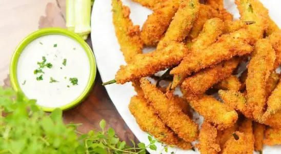 Quiabo frito sequinho e crocante com farinha panko para acompanhar qualquer refeição 1 quiabo frito