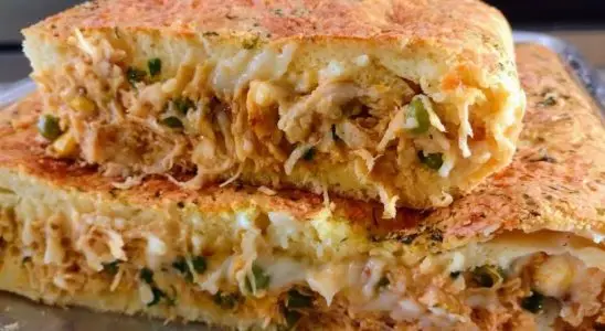 Torta de frango cremosa com massa leve feita no liquidificador e pronta bem rapidinho 1 torta de frango cremosa