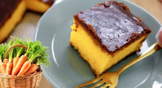 Bolo de cenoura sem farinha com cobertura crocante de chocolate e massa bem fofinha 1 BOLO DE CENOURA SEM FARINHA