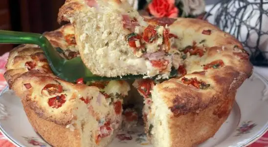 Bolo salgado de colher que não precisa sovar nem bater receita fácil só misturar e assar 1 BOLO SALGADO DE COLHER
