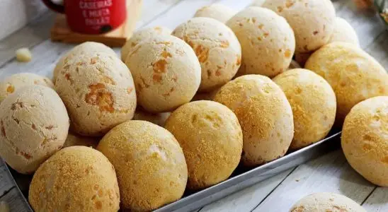 Pão de queijo de cebola delicioso para você diferenciar o sabor do café da manhã 1 PÃO DE QUEIJO DE CEBOLA