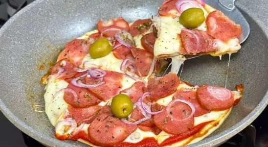 Pizza de frigideira rápida e deliciosa, feita com poucos ingredientes e muito recheio 4 PIZZA DE FRIGIDEIRA