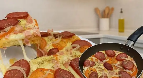 Pizza de frigideira feita direto na boca do fogão com massa leve e prática 3 PIZZA DE FRIGIDEIRA