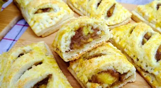 Tortinha de banana macia por dentro e douradinha por fora, ótima para servir no lanche 4 TORTINHA DE BANANA