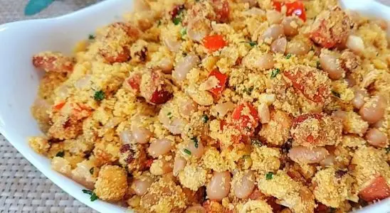 Feijão tropeiro completo com farofa super fácil e gostoso igual de restaurante 4 feijão tropeiro