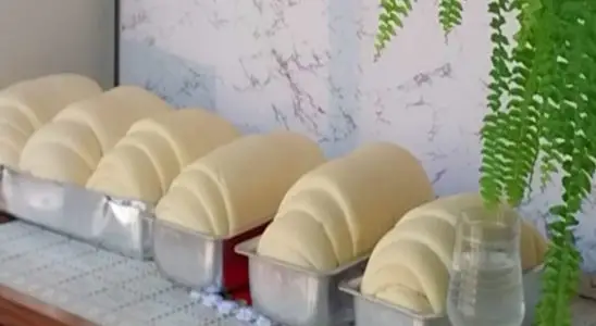 Pão caseiro: receita econômica, fácil de preparar e com o segredo para crescer bastante 1 pão caseiro
