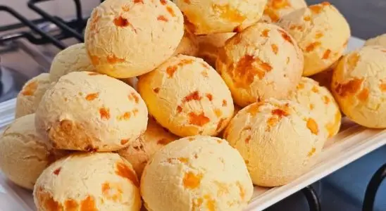Pão de queijo que não murcha e fica fofinho mesmo depois que esfria 2 pão de queijo que não murcha