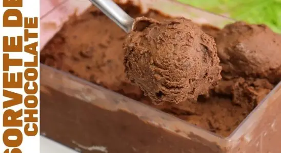 Sorvete de chocolate com pedaços de brownie, cremoso e caseiro que ninguém resiste 2 sorvete de chocolate