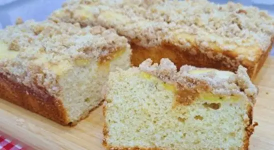 Cuca de banana com doce de leite, fofinha e com farofinha crocante 3 cuca de banana