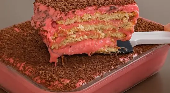Pavê de morango rápido e fácil que não precisa ir ao fogo e fica uma delícia 1 pavê de morango