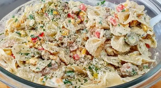 Salada de macarrão geladinha e muito gostosa para servir nos dias quentes 1 salada de macarrão