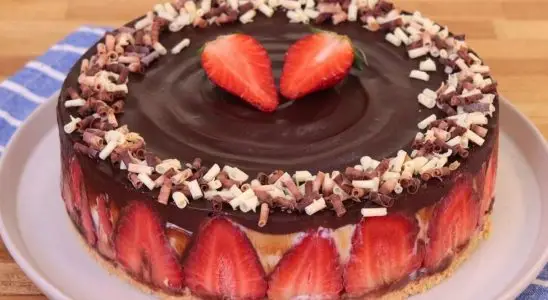 Torta bombom de morango cremosa com chocolate, fácil de fazer e perfeita para ocasiões especiais 1 TORTA BOMBOM DE MORANGO