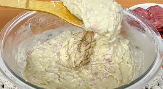 Pão caseiro recheado: a massa que você só precisa mexer um pouco e terá um pão delicioso 2 pão caseiro recheado
