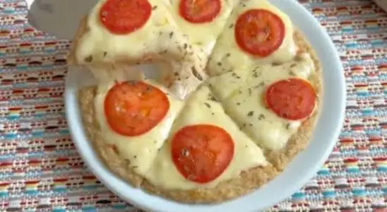 Pizza de frigideira sem trigo pronta em minutos, perfeita para quem quer comer leve 4 pizza de frigideira