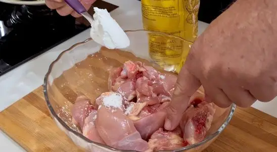 Receita de frango suculento sem fritura, feito de um jeito diferente e super saboroso 4 receita de frango