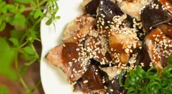 Berinjela no missô: crocante, aromática e diferente, prato fácil e sofisticado para o Réveillon 1 berinjela no missô