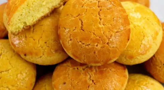 Broinha de fubá crocante por fora e macio por dentro para um café da tarde de fazenda 2 broinha de fuba