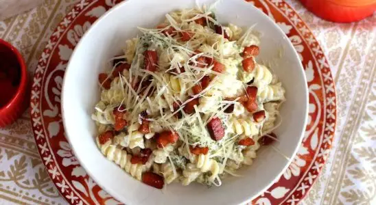 Molho cremoso de queijo, bacon e brócolis: a receita que você vai amar de tão deliciosa que fica 4 molho cremoso de queijo